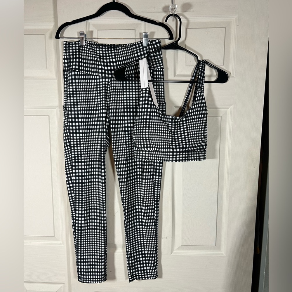 Tasc from Wantable Sports Bra and 7/8 Leggings Set, Checkered, pockets, XL